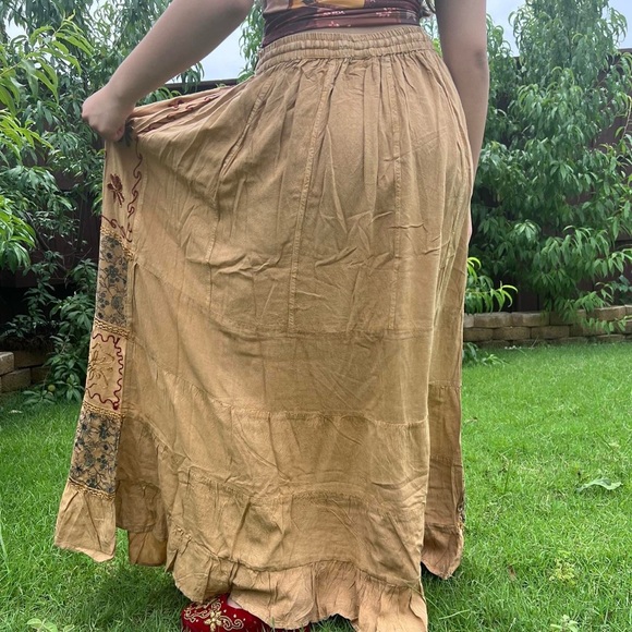 Vintage Vibe Hand Embroidery and Patchwork Floral Pattern Flowy Maxi Skirt - Picture 4 of 10